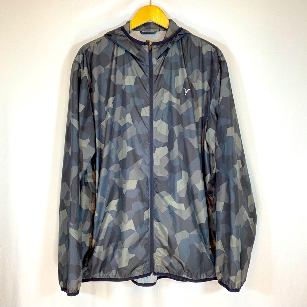 Old Navy Camo zip-up jacket with hood, size XL